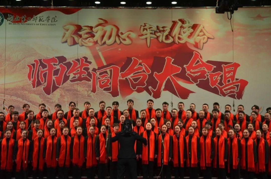 错过高速分岔路口 小车在快车道急刹